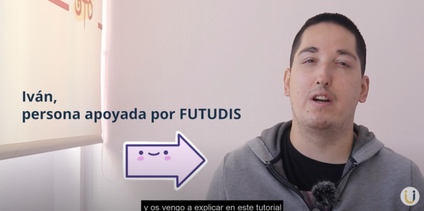 Iván, persona apoyada por FUTUDIS explicando cómo usar WhatsApp
