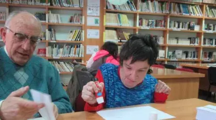 Voluntarios en la biblioteca