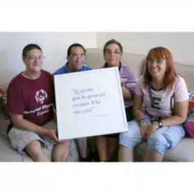 "La gente por lo general es más feliz en casa"